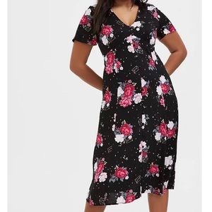 NWT Torrid Size 4 (4X/26) Black Floral Challis Button Midi Dress